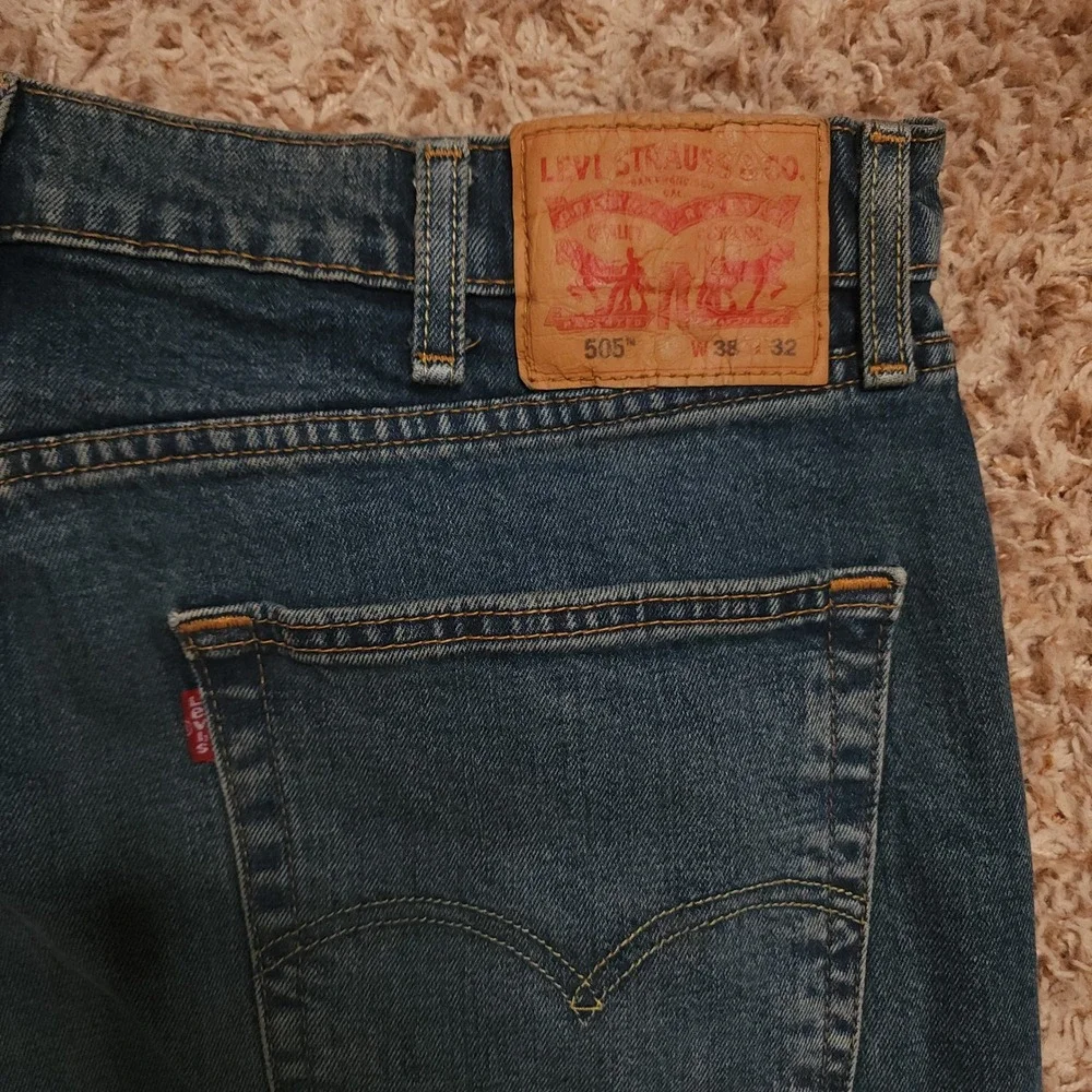 Levi's‎ 505 Regular Fit Jeans Mens 38x32 Blue Medium Wash Straight Leg Denim
